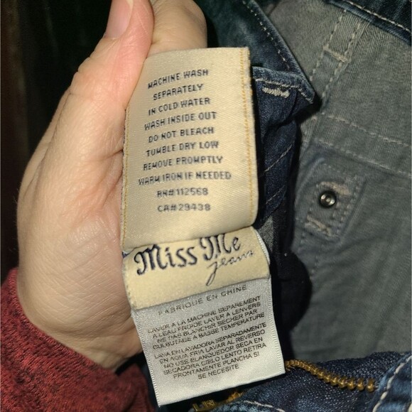 Miss Me Mid-Rise Easy Boot Jeans Size 27, inseam 31 Embroidered pockets! - Picture 5 of 5